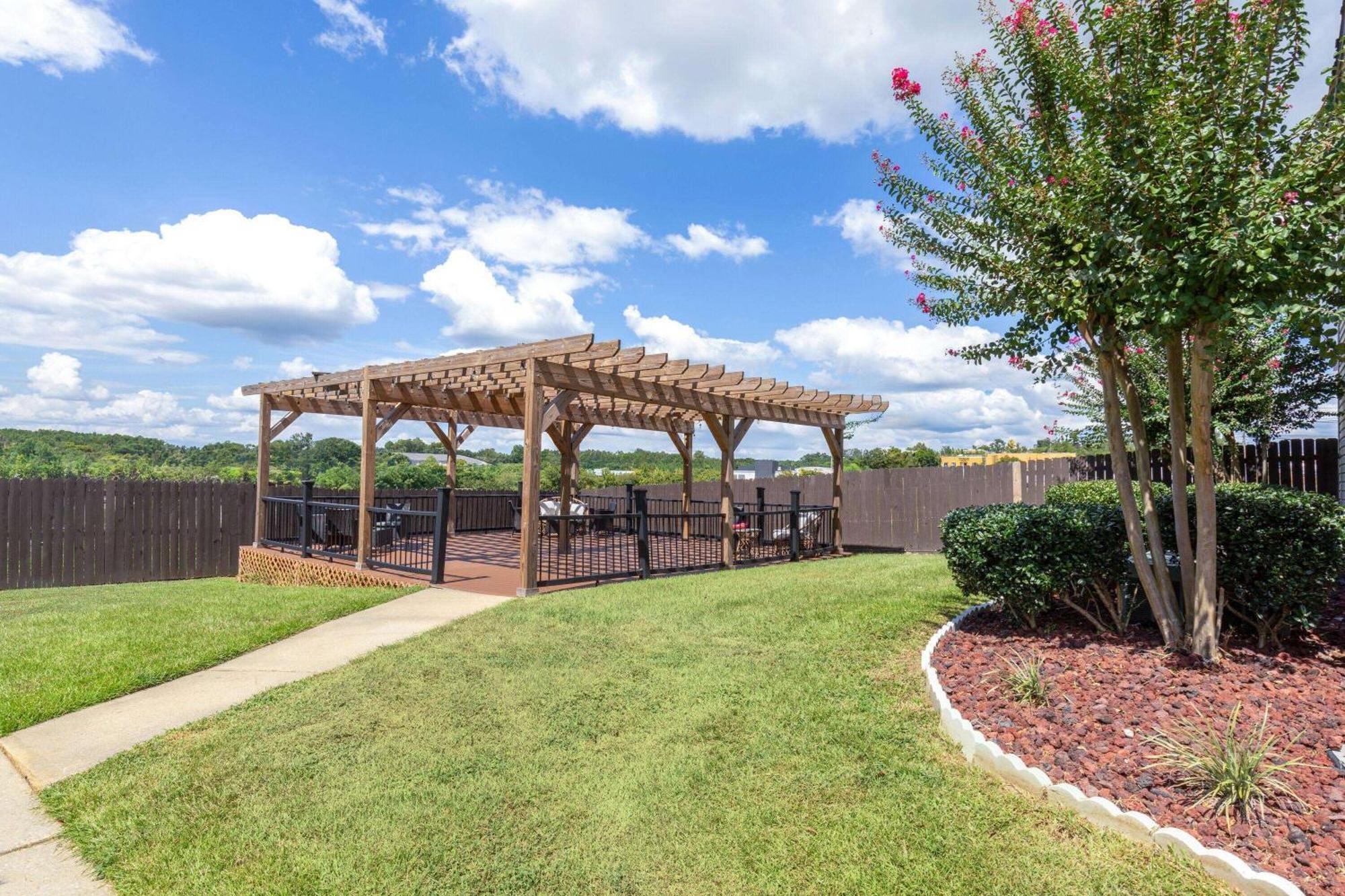 Ramada By Wyndham Studio Suites Dothan Exterior photo