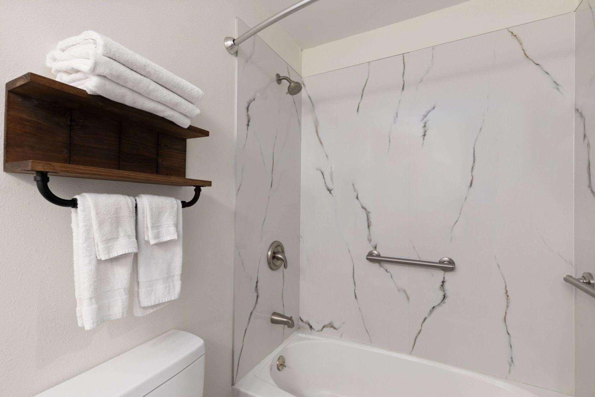 Ramada By Wyndham Studio Suites Dothan Exterior photo