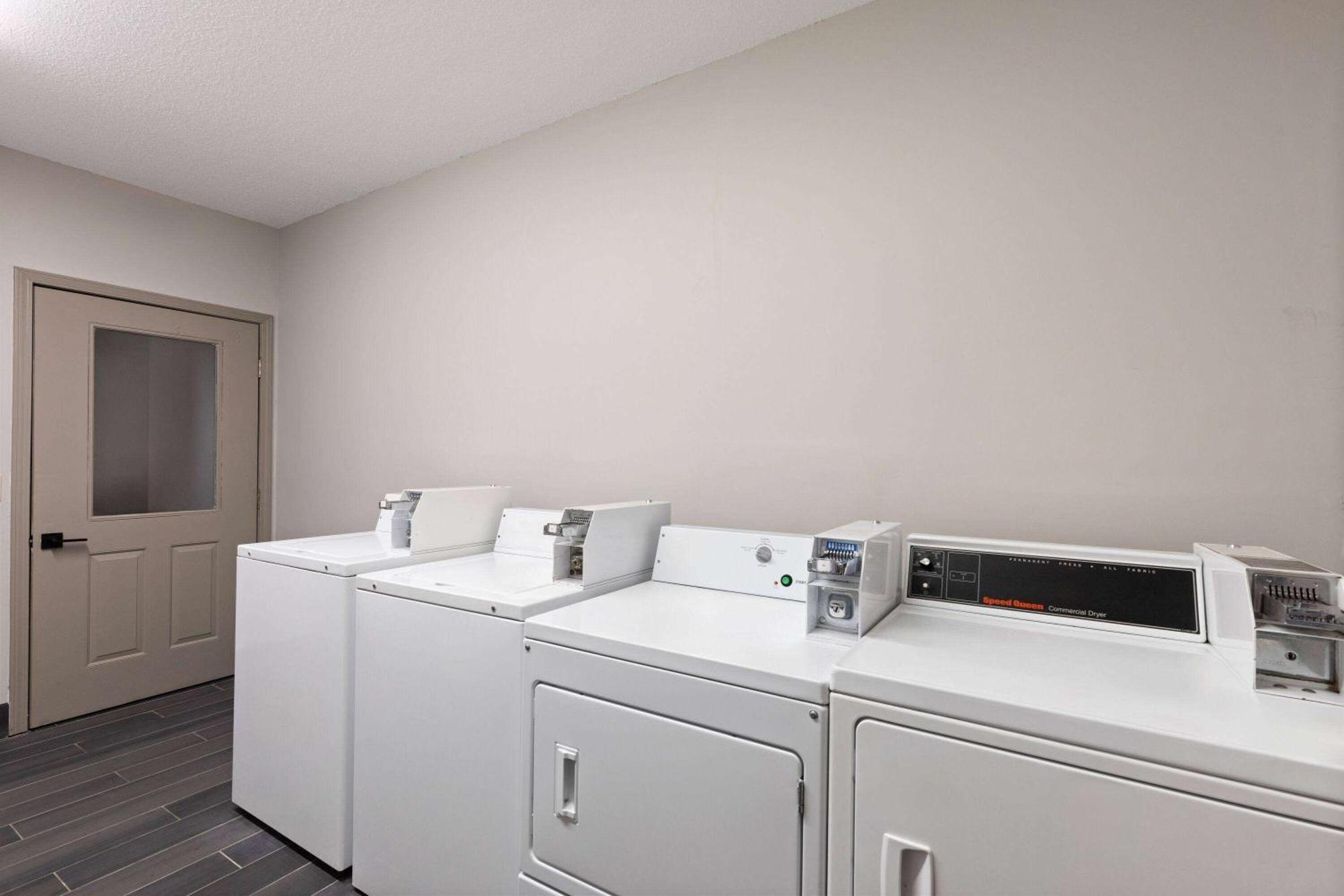 Ramada By Wyndham Studio Suites Dothan Exterior photo