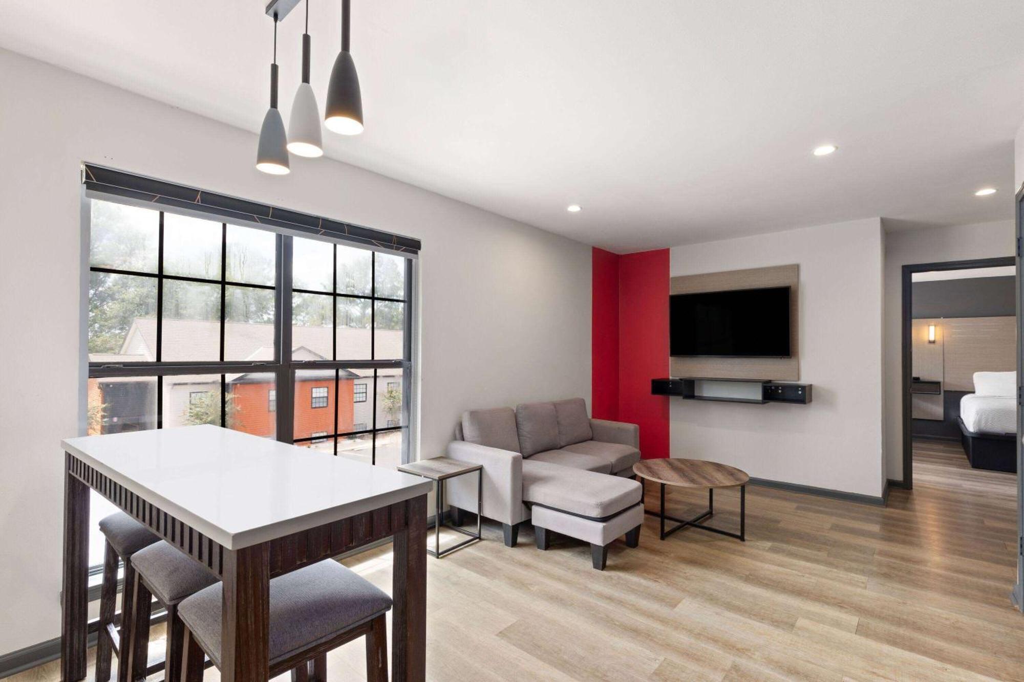 Ramada By Wyndham Studio Suites Dothan Exterior photo
