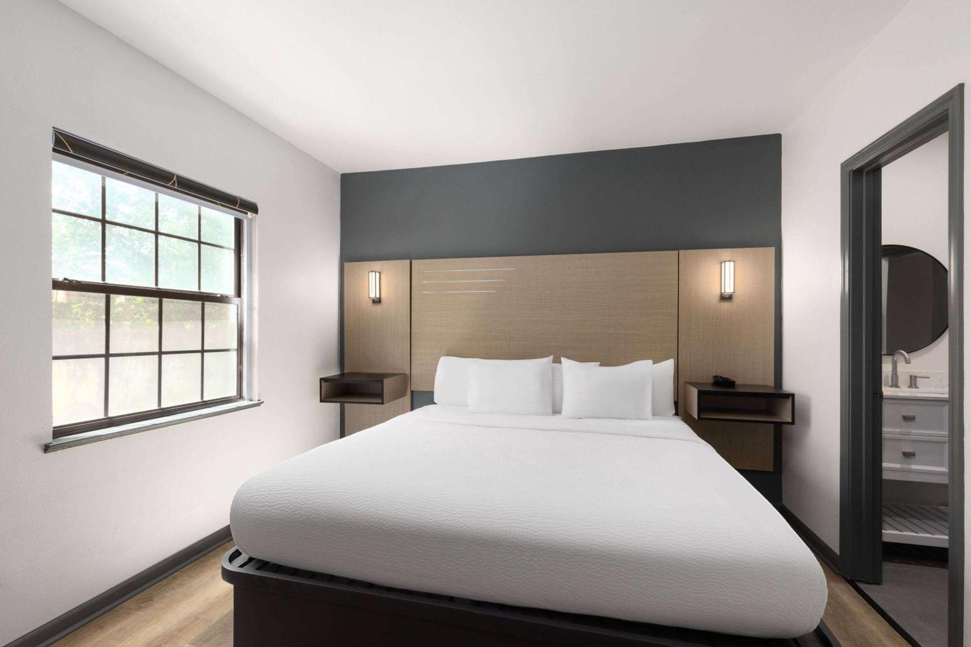 Ramada By Wyndham Studio Suites Dothan Exterior photo