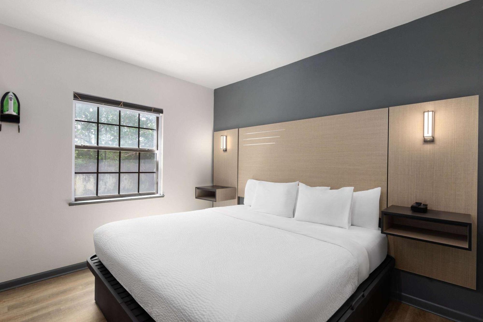 Ramada By Wyndham Studio Suites Dothan Exterior photo