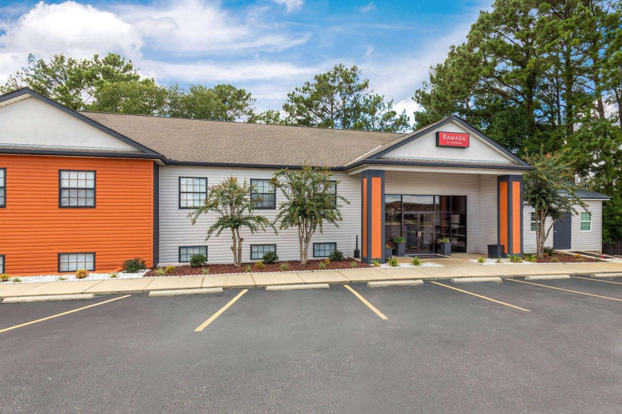 Ramada By Wyndham Studio Suites Dothan Exterior photo