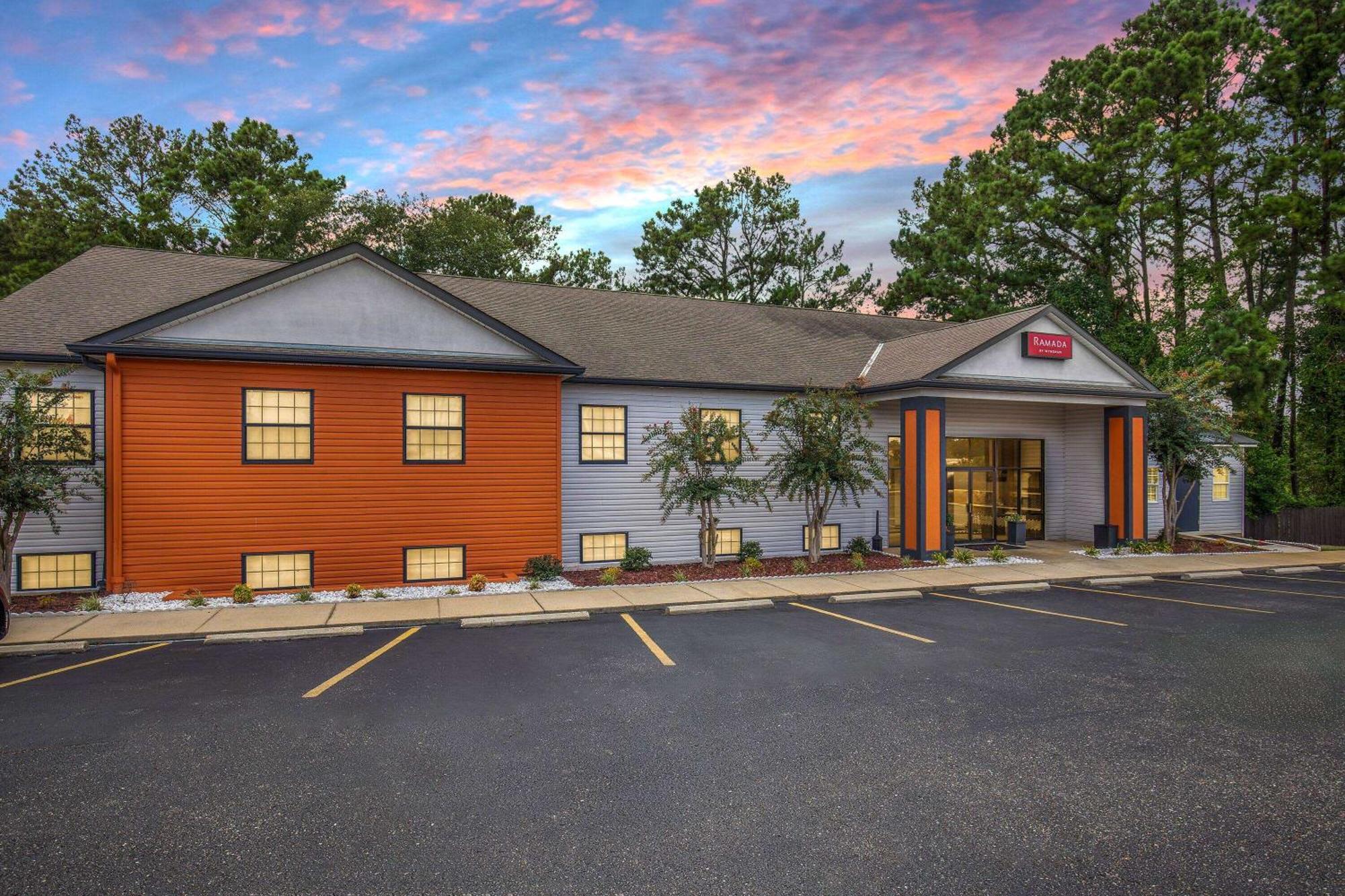 Ramada By Wyndham Studio Suites Dothan Exterior photo